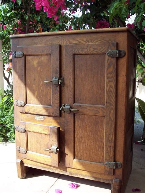 Antique ice box wooden - A vintage wood ice box can differ in price owing to various characteristics — the average selling price 1stDibs is $1,148, while the lowest priced sells for $500 and the highest can go for as much as $8,154.